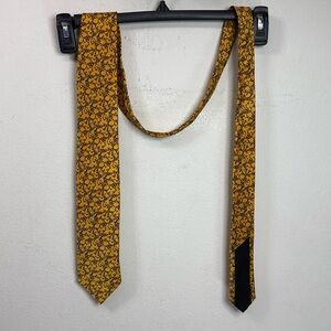 (T1) Italo Ferretti tie in golden yellow and black, 100% silk. Made in Italy.